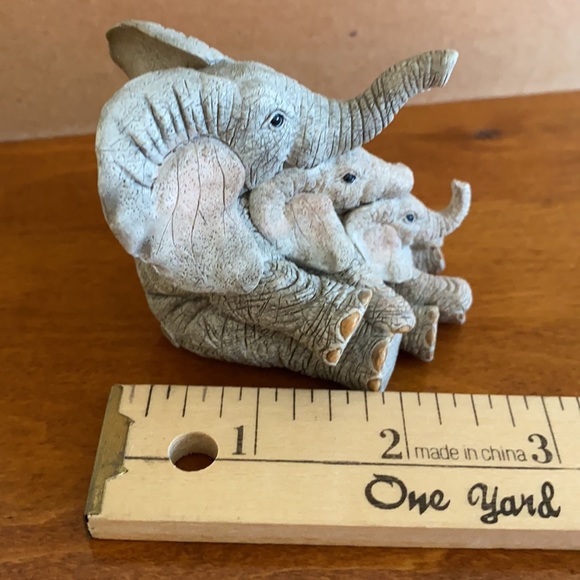 Tuskers Family Tree Elephant Figurine - Picture 3 of 10
